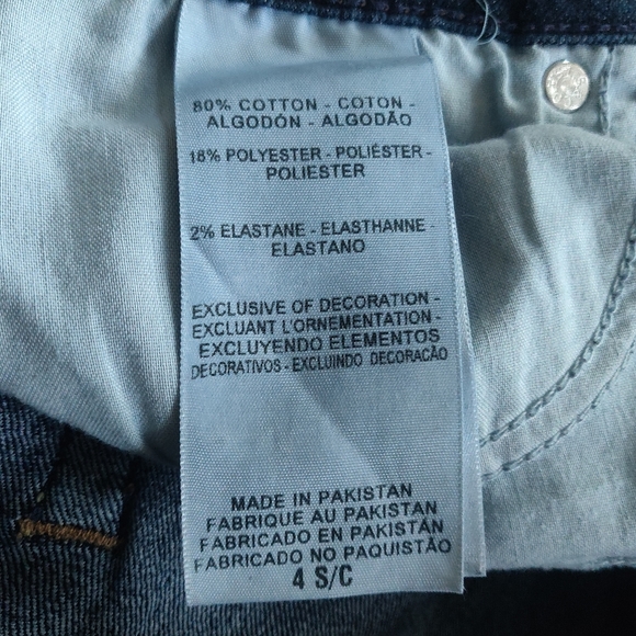 Levi's cutoffs size 4 - Picture 6 of 6